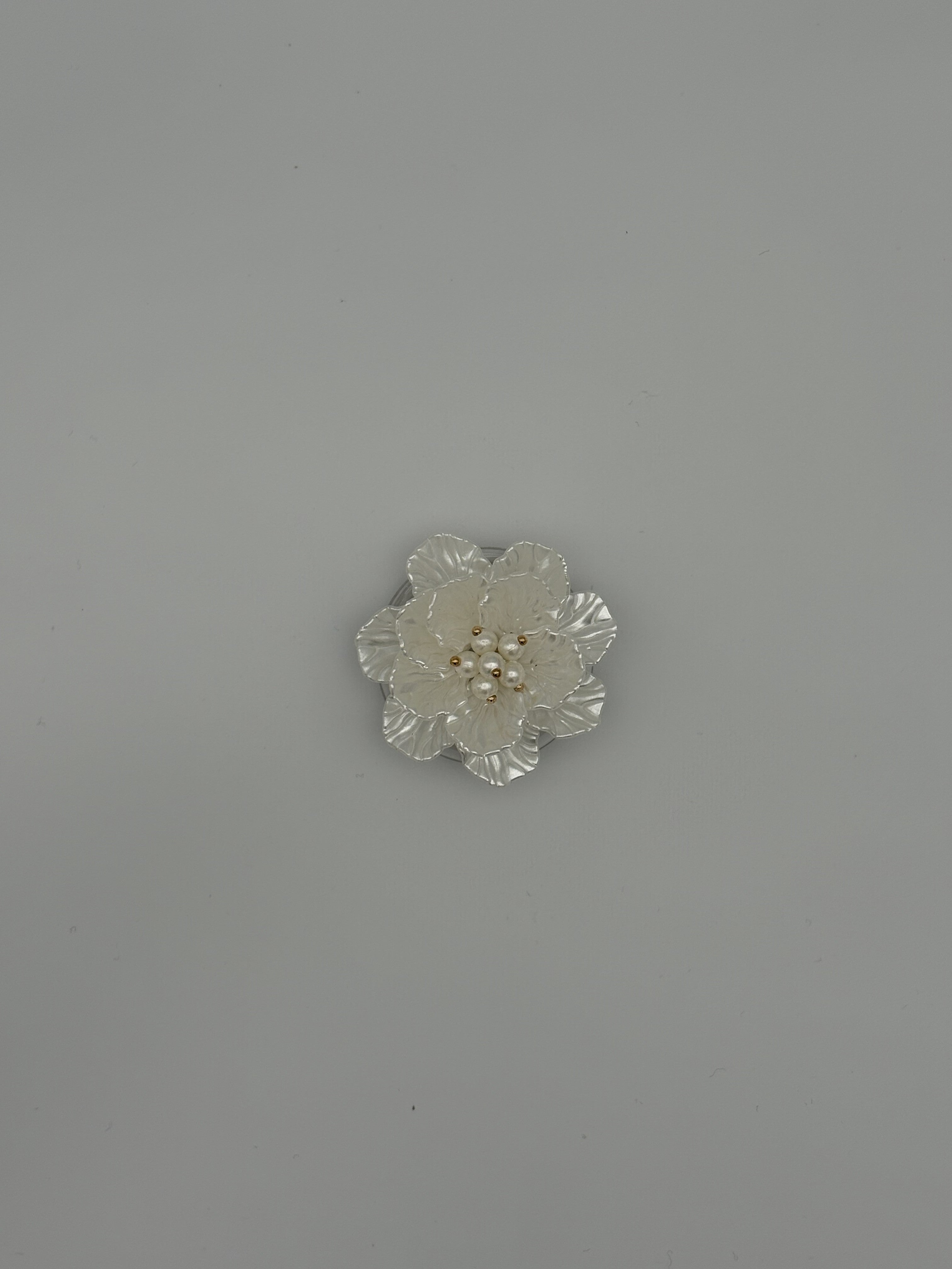 3D Floral pop socket- White