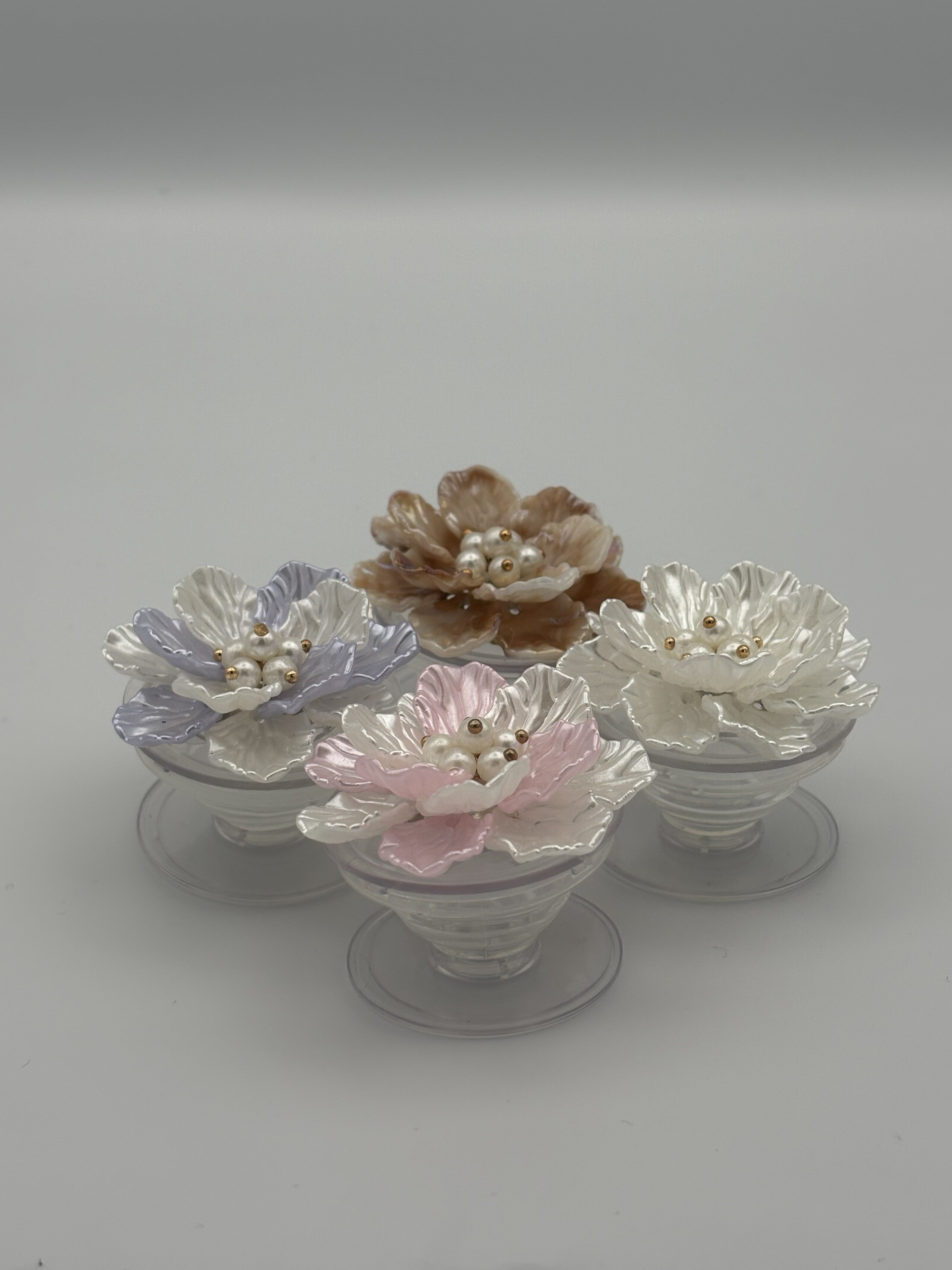 3D Floral pop socket- White